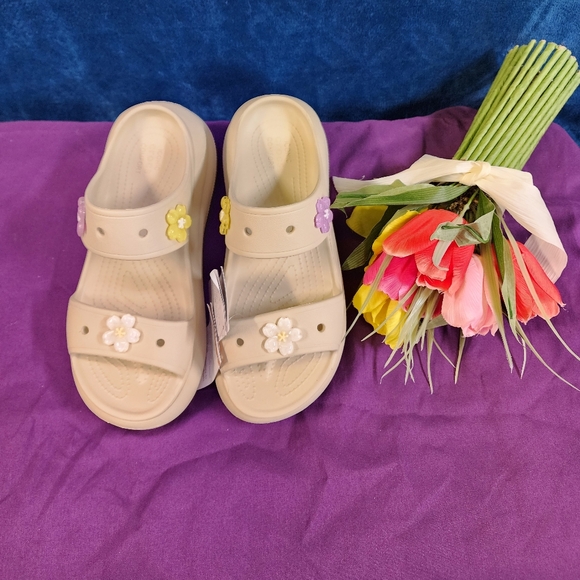 🔹️FINAL SALE 🔹️Crocs crush sandals - Picture 4 of 5